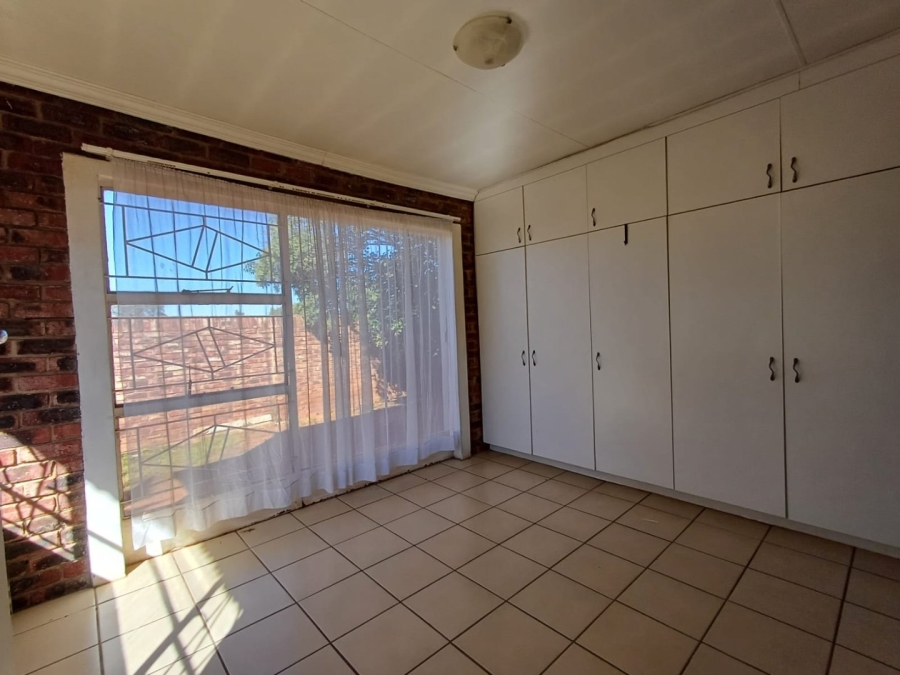 6 Bedroom Property for Sale in Randlespark North West